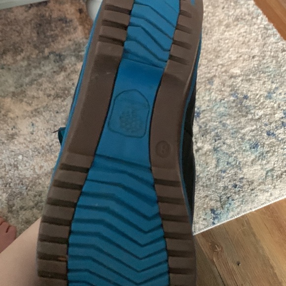 Canadiana Winter Snow Boots ❄️❄️ - Picture 3 of 3